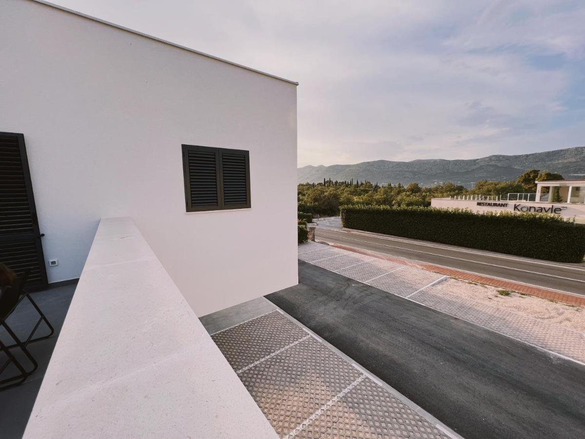Dawn & Dusk - Modern Two Bedroom Apartment With Mountain Views Чилипи Экстерьер фото