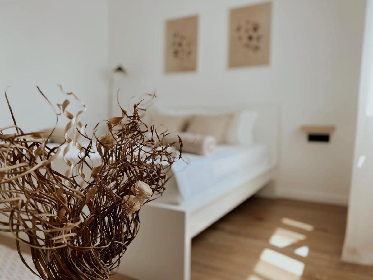 Dawn & Dusk - Modern Two Bedroom Apartment With Mountain Views Чилипи Экстерьер фото