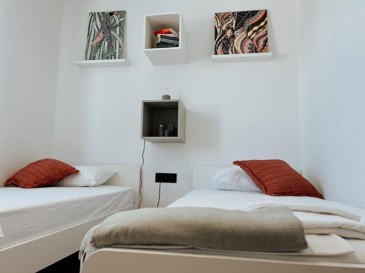 Dawn & Dusk - Modern Two Bedroom Apartment With Mountain Views Чилипи Экстерьер фото