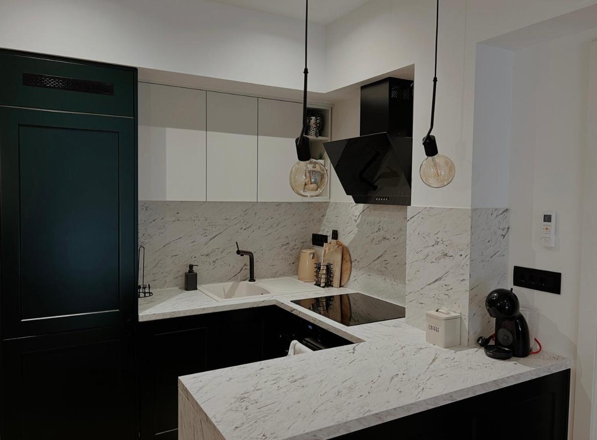 Dawn & Dusk - Modern Two Bedroom Apartment With Mountain Views Чилипи Экстерьер фото