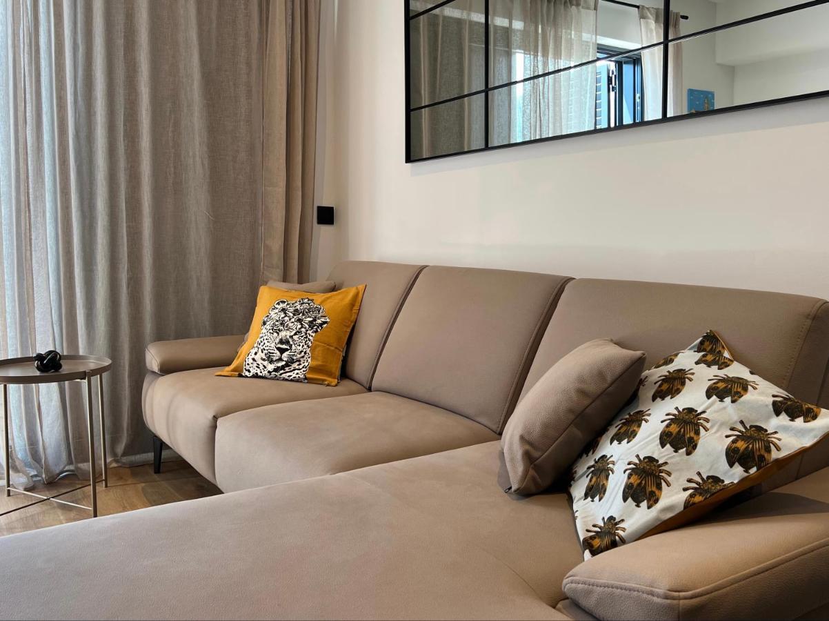 Dawn & Dusk - Modern Two Bedroom Apartment With Mountain Views Чилипи Экстерьер фото