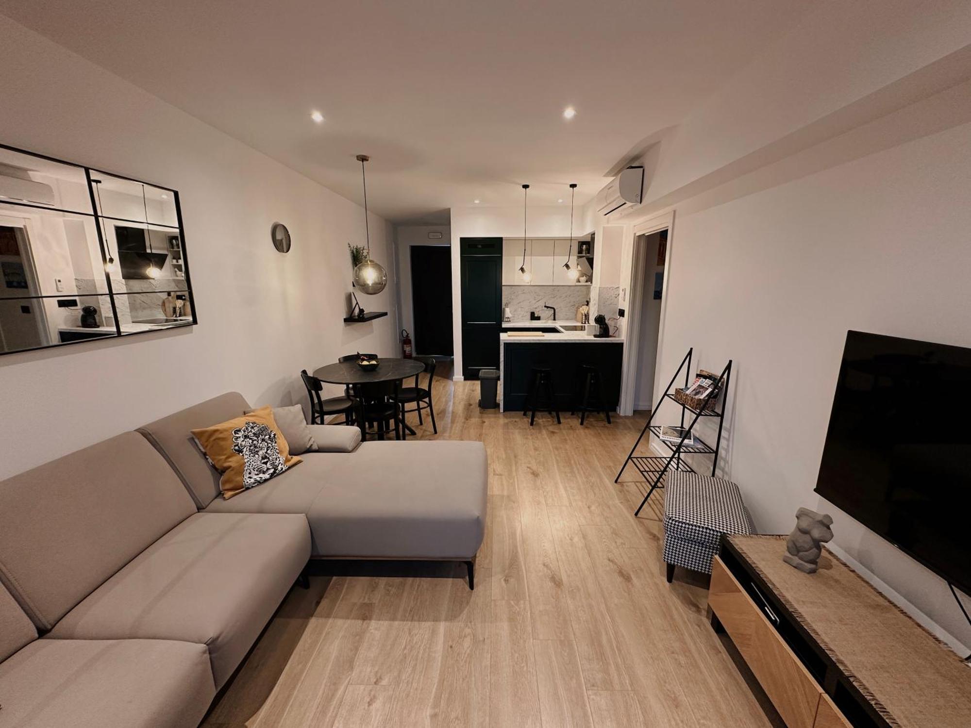 Dawn & Dusk - Modern Two Bedroom Apartment With Mountain Views Чилипи Экстерьер фото